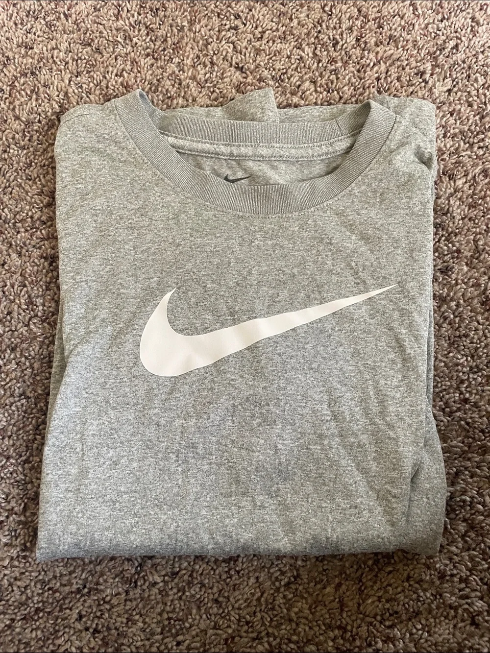 Nike Youth XL. Grey Short-Sleeve Dri-FIT Swoosh Tee